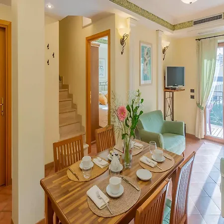 Base Near Marco Simone Golf Course 펜션 *