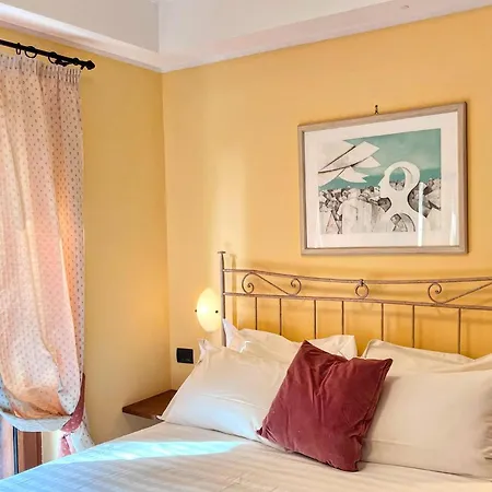 Base Near Marco Simone Golf Course 펜션 *