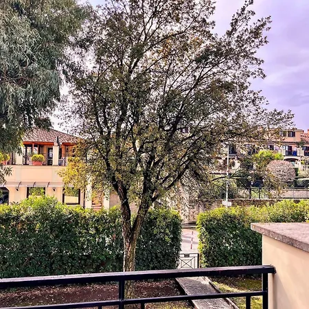 펜션 Base Near Marco Simone Golf Course 로마