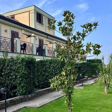 Base Near Marco Simone Golf Course Holiday home Rome