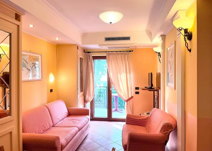 Base Near Golf Course * Rom